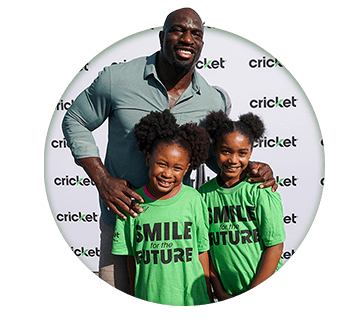 Circle image of male mentor and with two young female mentees 