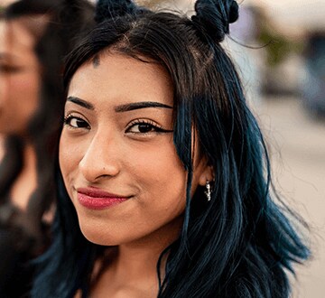 Mujer joven sonriente